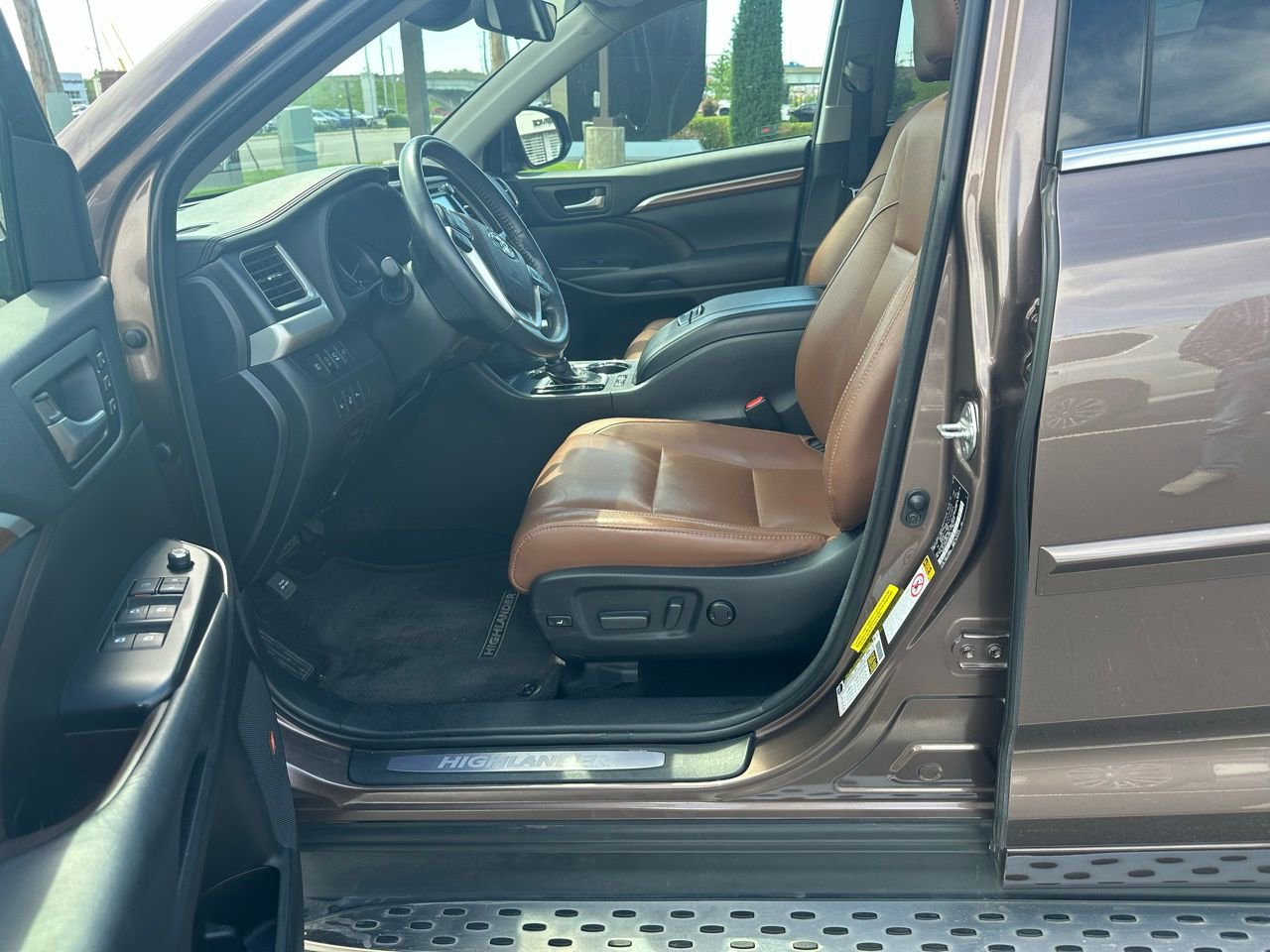 Used 2018 Toyota Highlander Limited Platinum FWD image 10