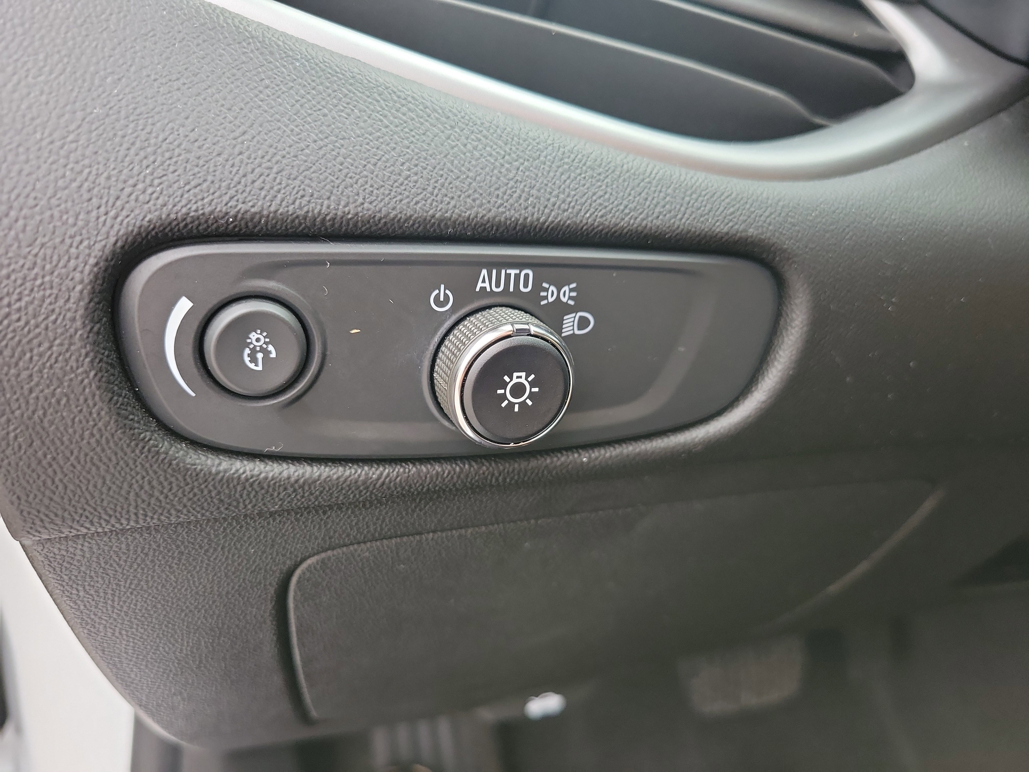 Used 2024 Chevrolet Malibu LT image 32