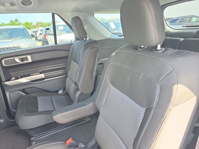 Used 2024 Ford Explorer XLT image 11
