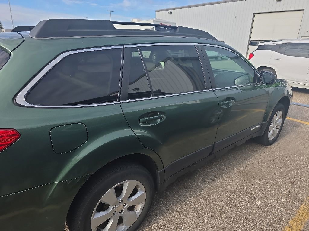 Used 2010 Subaru Outback 2.5i Premium AWD/4WD image 12