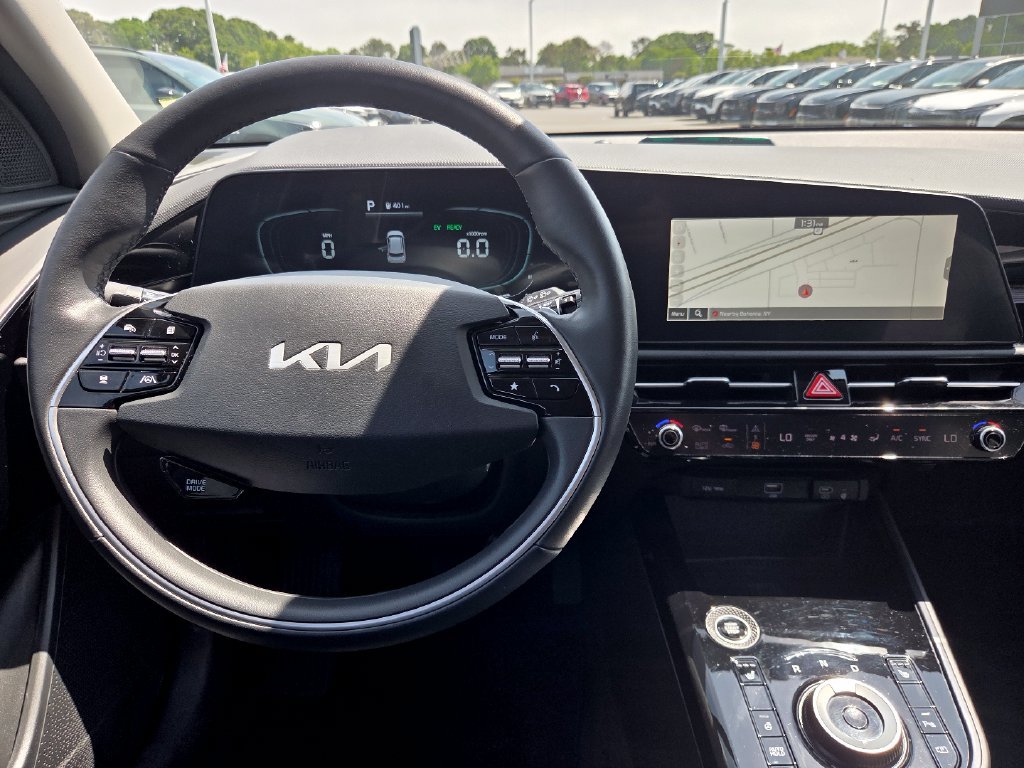 Used 2023 Kia Niro EX w/ EX Cold Weather Package FWD image 13