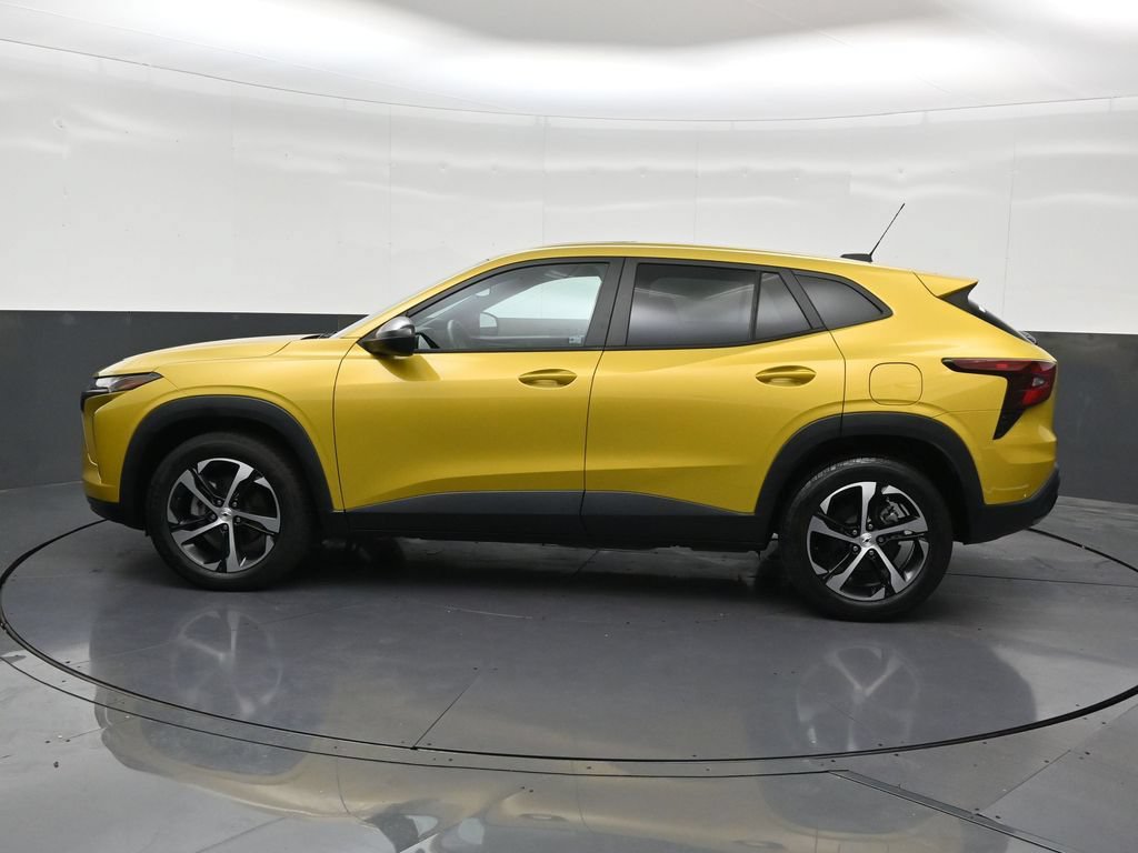 Used 2024 Chevrolet Trax RS w/ Sunroof Package FWD image 2