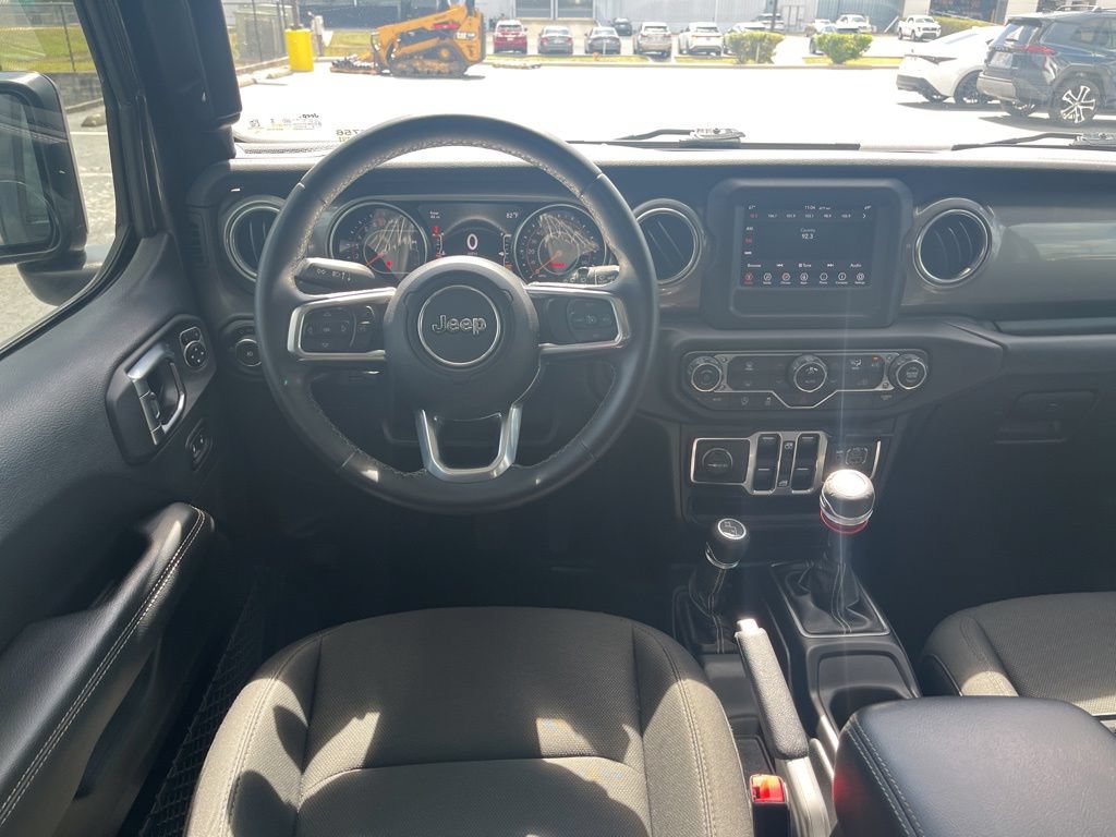Used 2018 Jeep Wrangler Unlimited Sahara AWD/4WD image 4