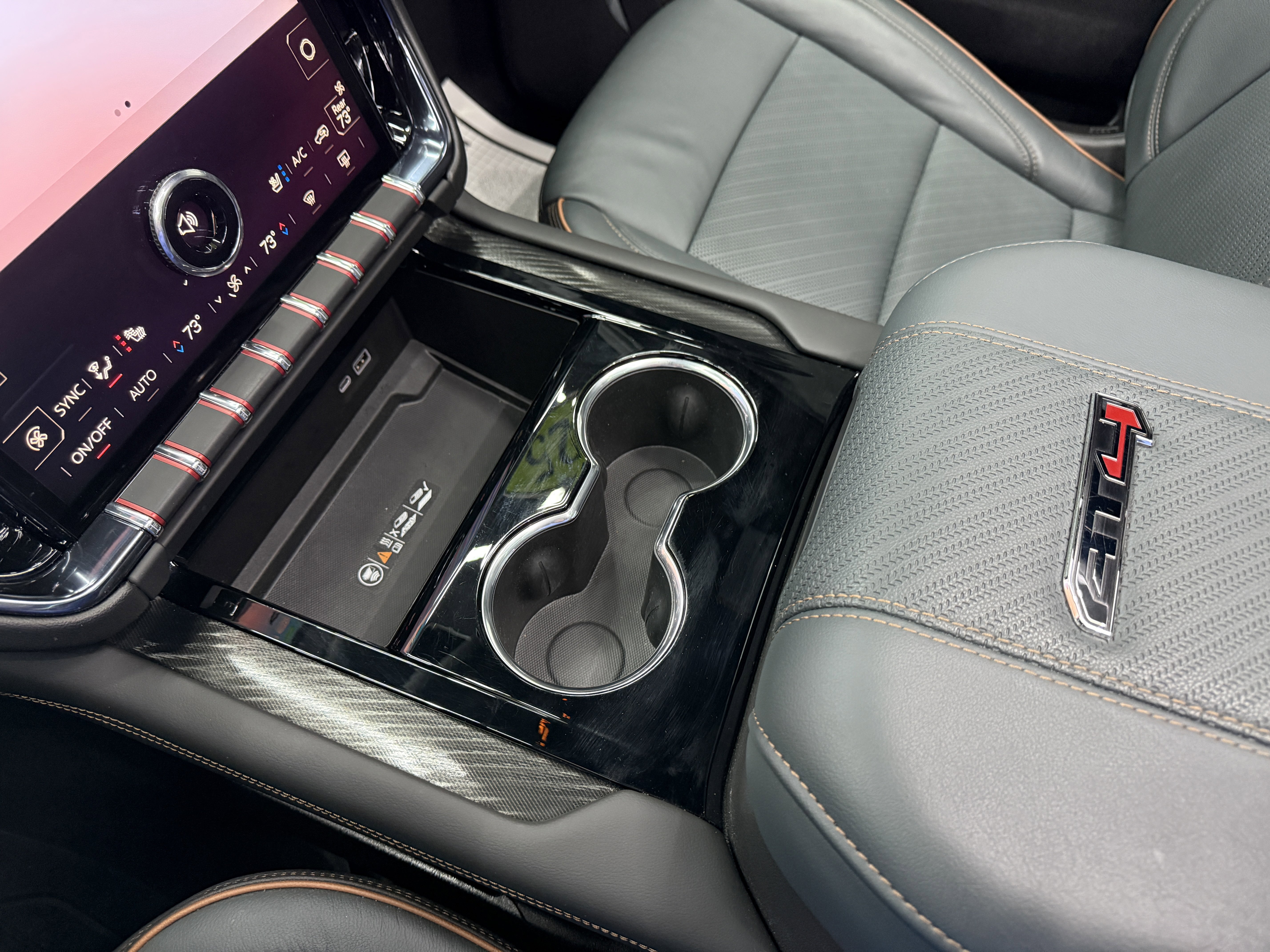 Used 2025 GMC Yukon XL AT4 image 22