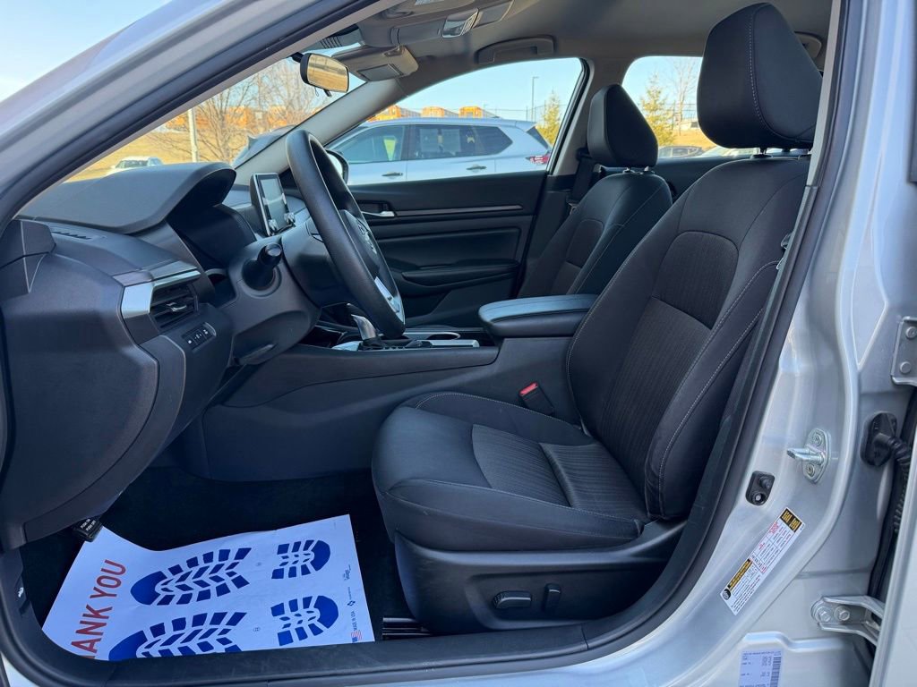 Used 2024 Nissan Altima 2.5 SV image 17