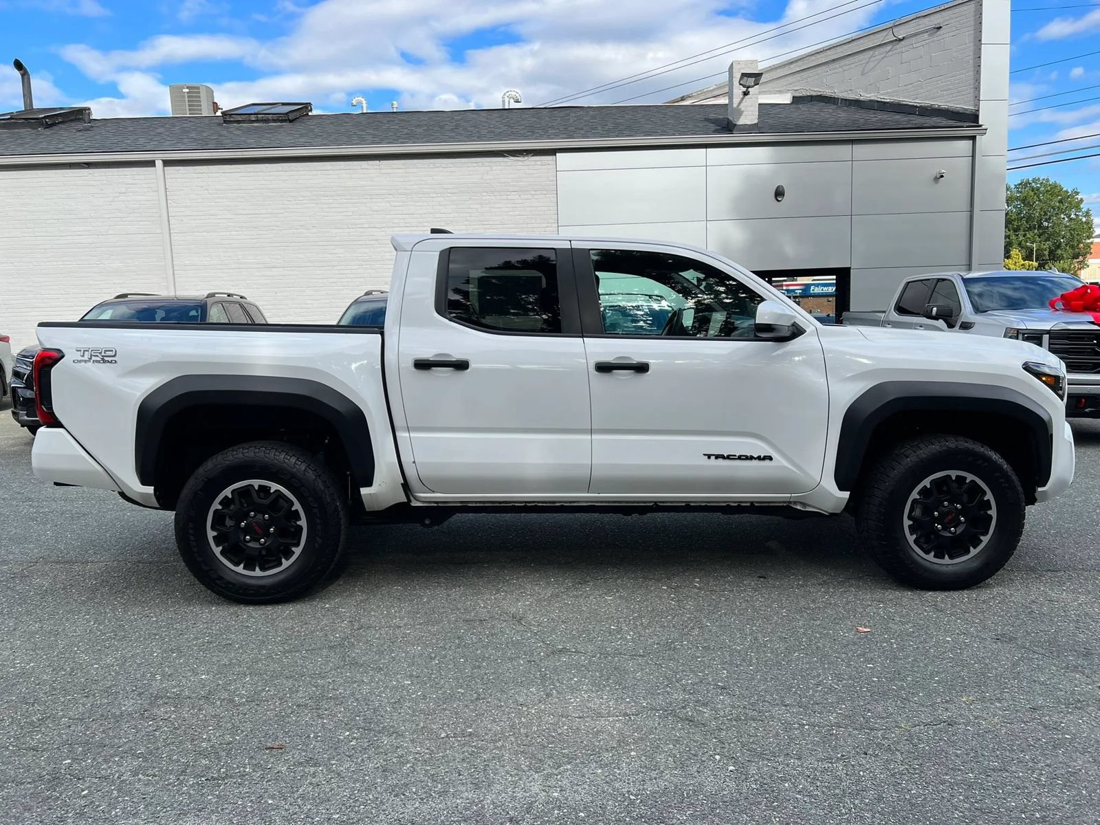 Used 2025 Toyota Tacoma TRD Off-Road AWD/4WD image 3