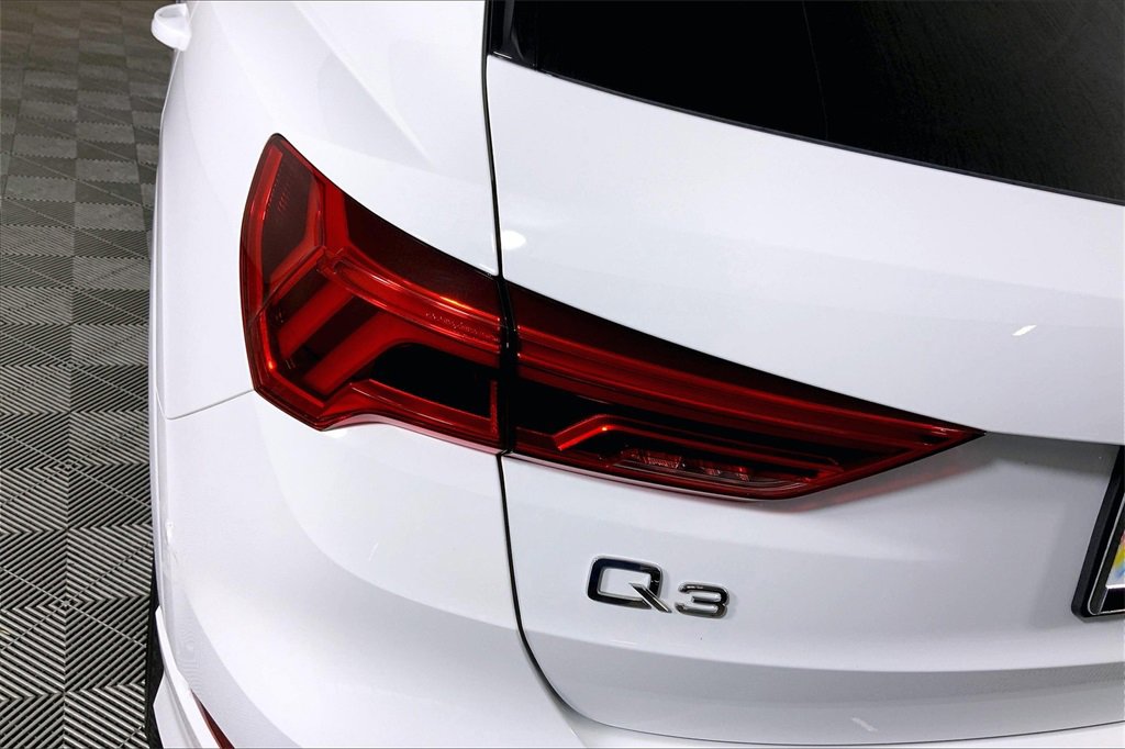 Used 2020 Audi Q3 2.0T Premium w/ Convenience Package image 28