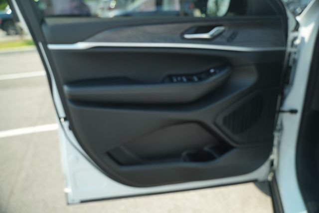 Used 2024 Jeep Grand Cherokee L Limited w/ Luxury Tech Group II RWD image 15