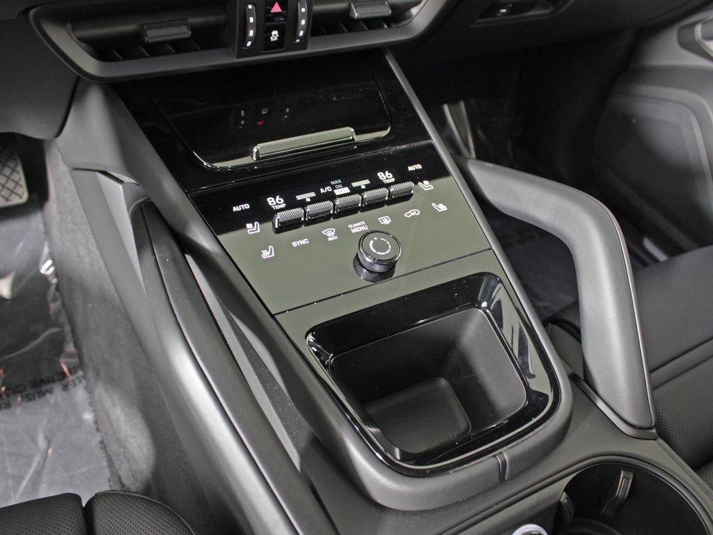Certified 2026 Porsche Cayenne AWD/4WD image 30