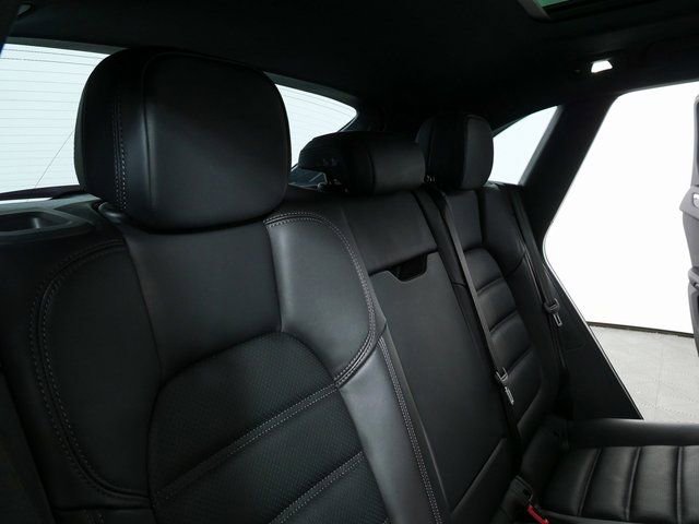 Certified 2023 Porsche Macan AWD image 22