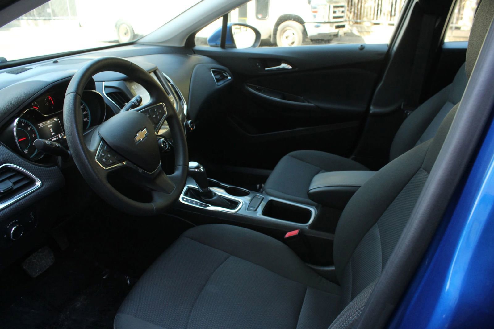 Used 2018 Chevrolet Cruze LT w/ Convenience Package FWD image 14