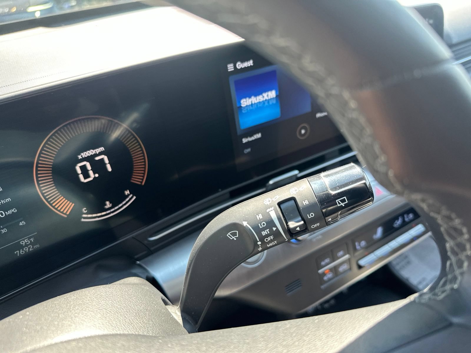 Used 2025 Hyundai Kona SEL AWD/4WD image 42