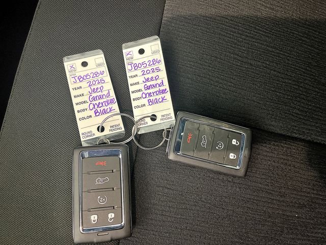 New 2025 Jeep Grand Cherokee Laredo image 20