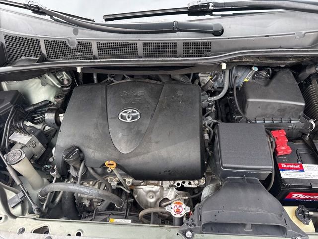Used 2018 Toyota Sienna XLE w/ XLE Navigation Package image 39