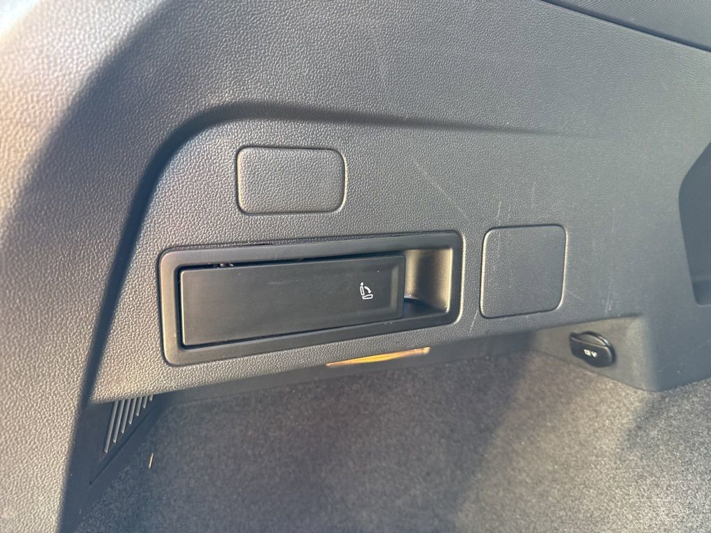 Used 2018 Volkswagen Tiguan SEL image 48