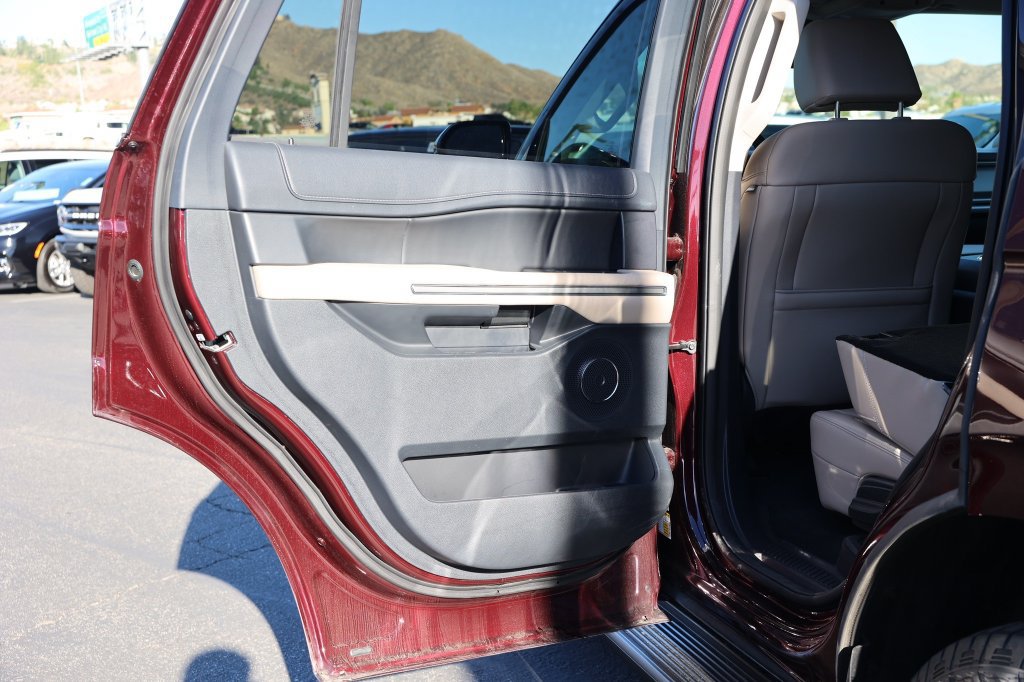 Used 2024 Ford Expedition XLT RWD image 39