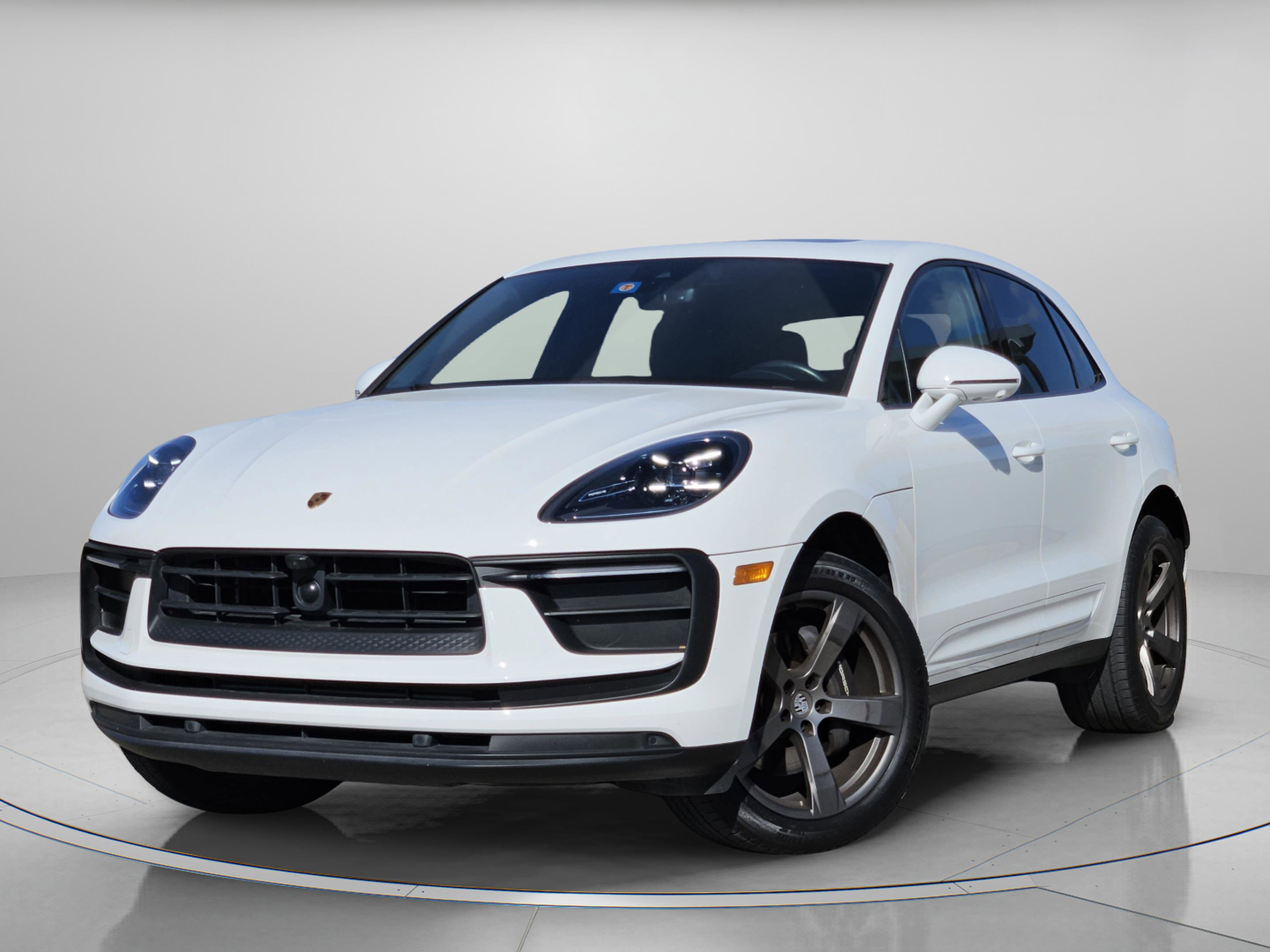 Certified 2023 Porsche Macan Turbo image 1