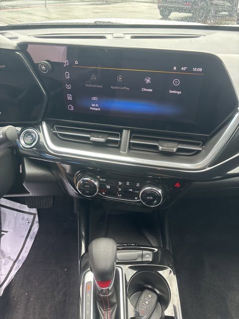 Used 2024 Chevrolet Trax RS w/ Sunroof Package image 16