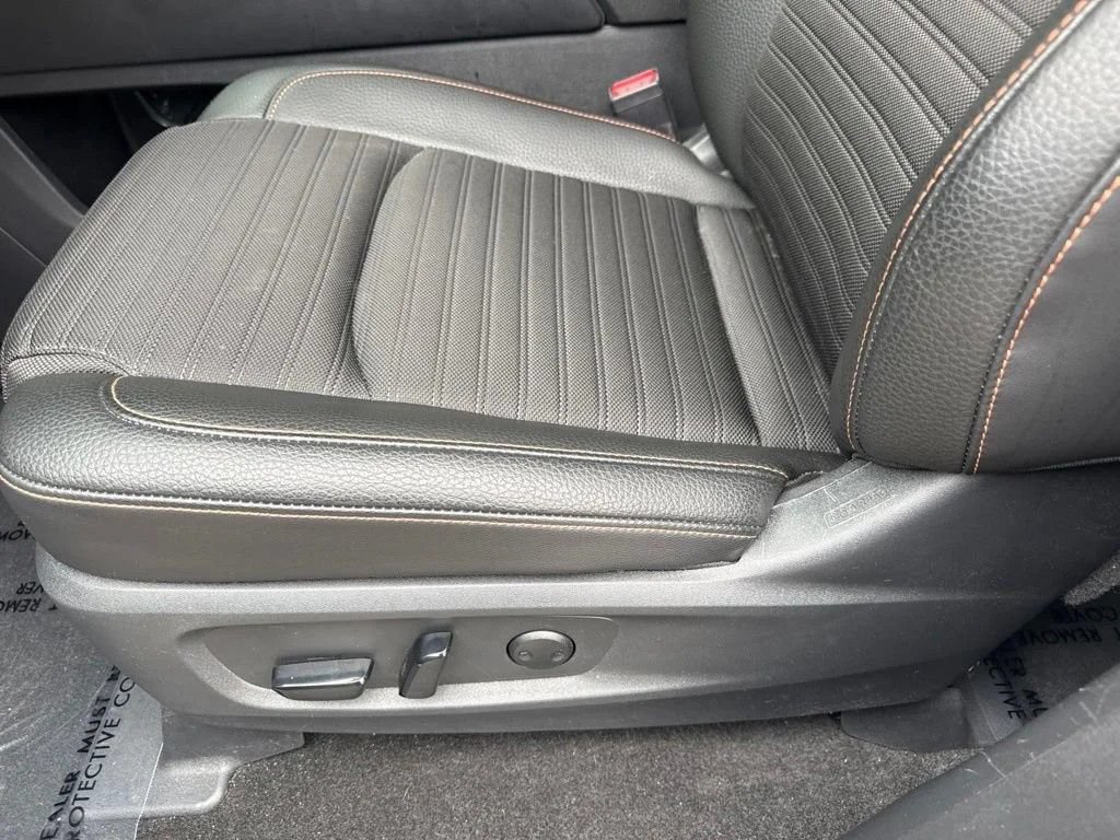 Used 2025 Nissan Pathfinder Rock Creek AWD/4WD image 19