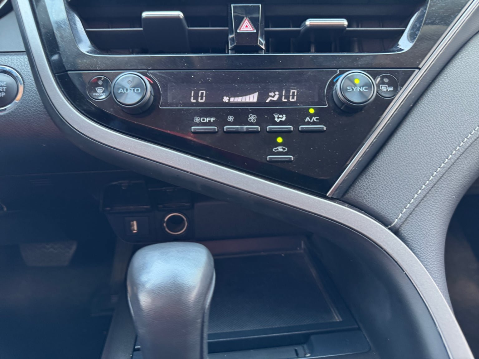 Used 2024 Toyota Camry SE w/ Convenience Package FWD image 25