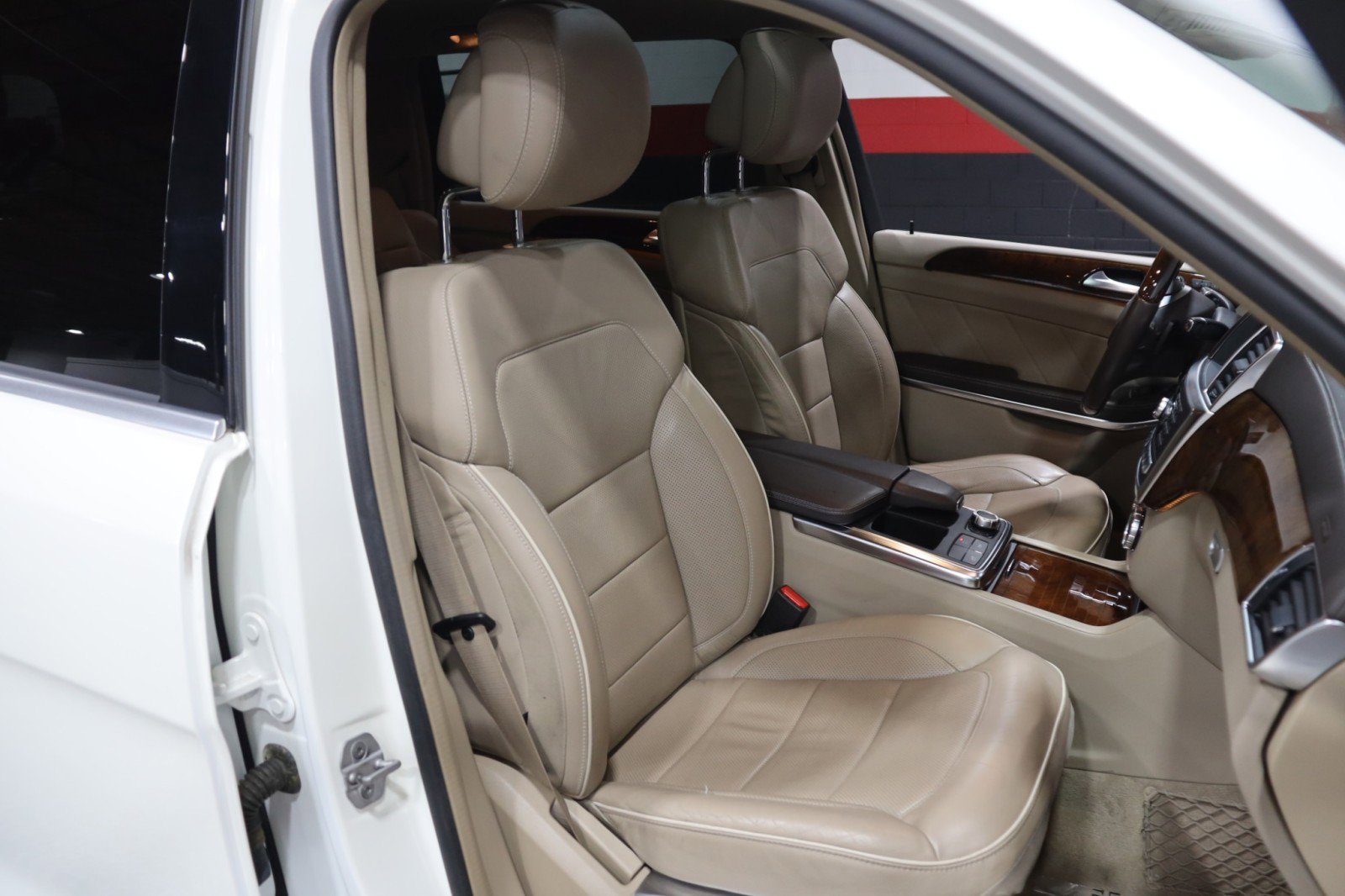 Used 2013 Mercedes-Benz GL 550 4MATIC AMG Sport 4dr Suv image 46