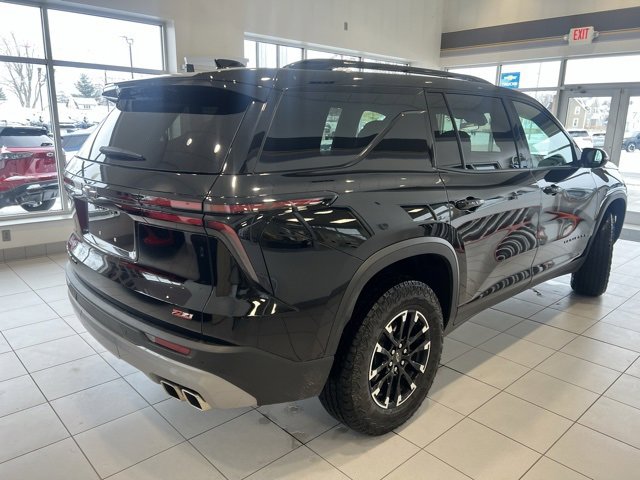 Used 2025 Chevrolet Traverse Z71 image 6