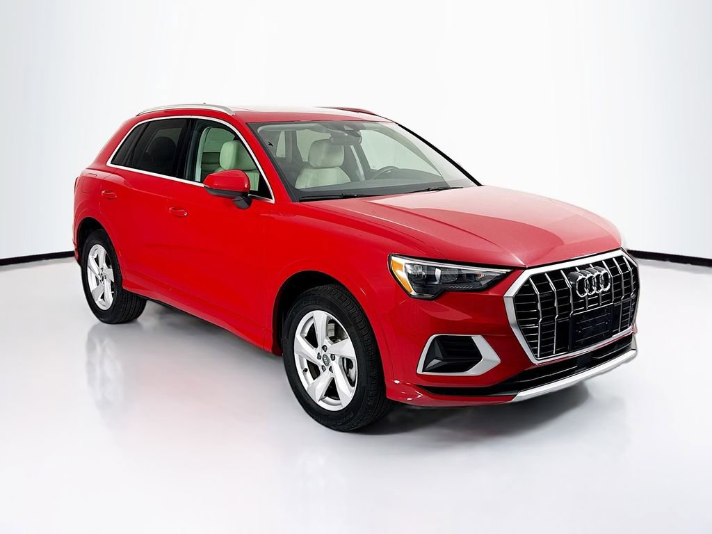 Used 2020 Audi Q3 2.0T Premium w/ Convenience Package AWD/4WD image 3