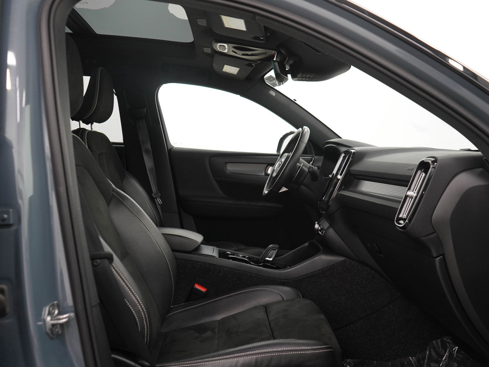 Used 2020 Volvo XC40 T5 R-Design AWD/4WD image 13