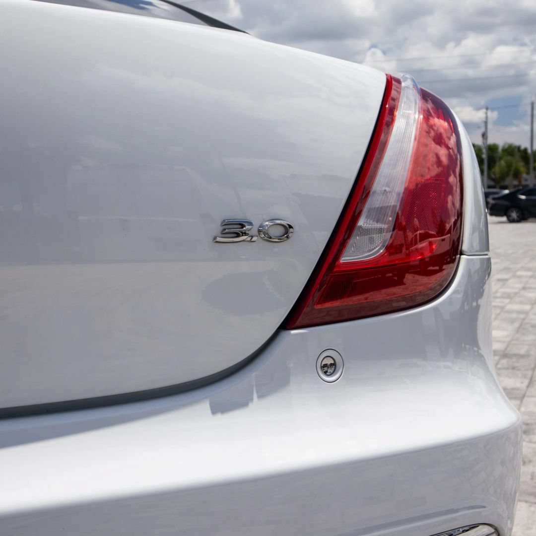Used 2019 Jaguar XJ L Portfolio RWD image 10
