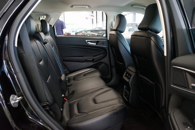Used 2022 Ford Edge Titanium image 11