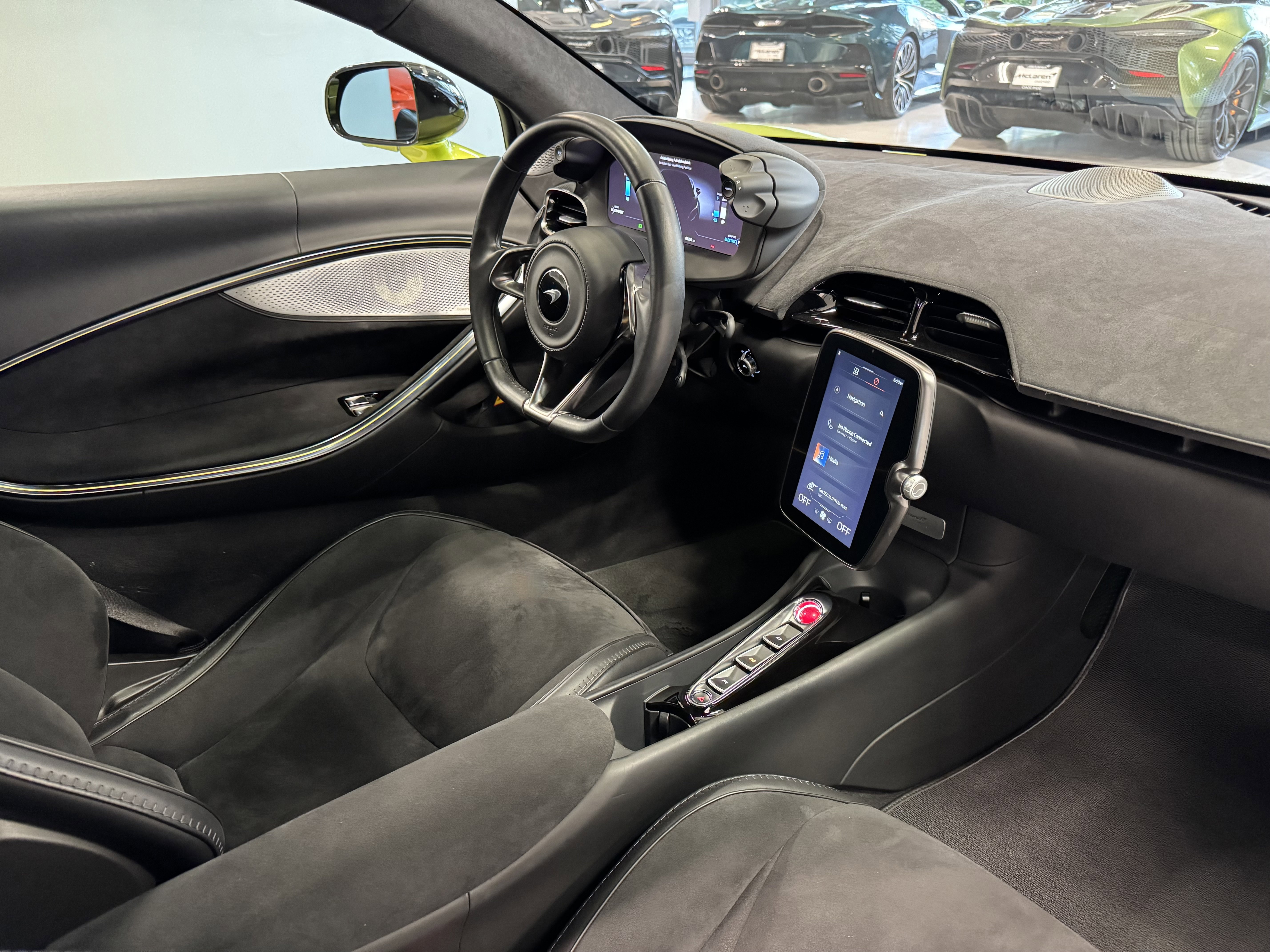 Used 2023 McLaren Artura image 15