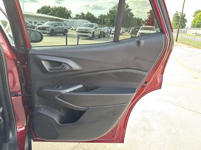 Used 2025 Chevrolet Trax LT w/ LT Convenience Package FWD image 26
