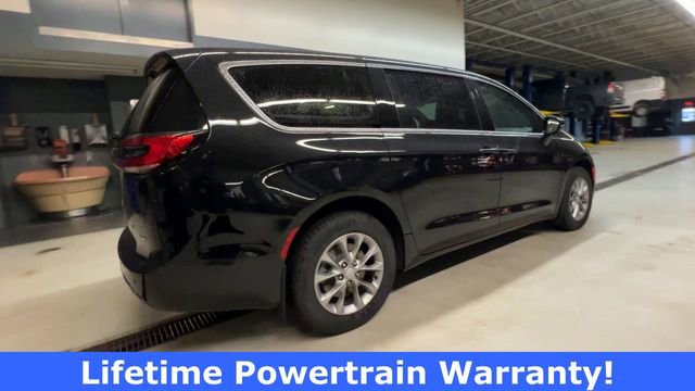 New 2026 Chrysler Pacifica Select image 8