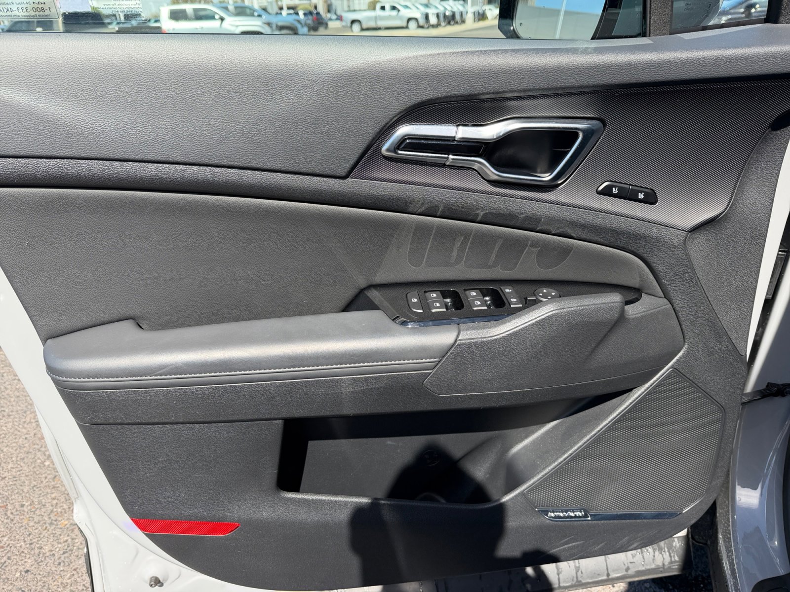 Used 2025 Kia Sportage SX image 13