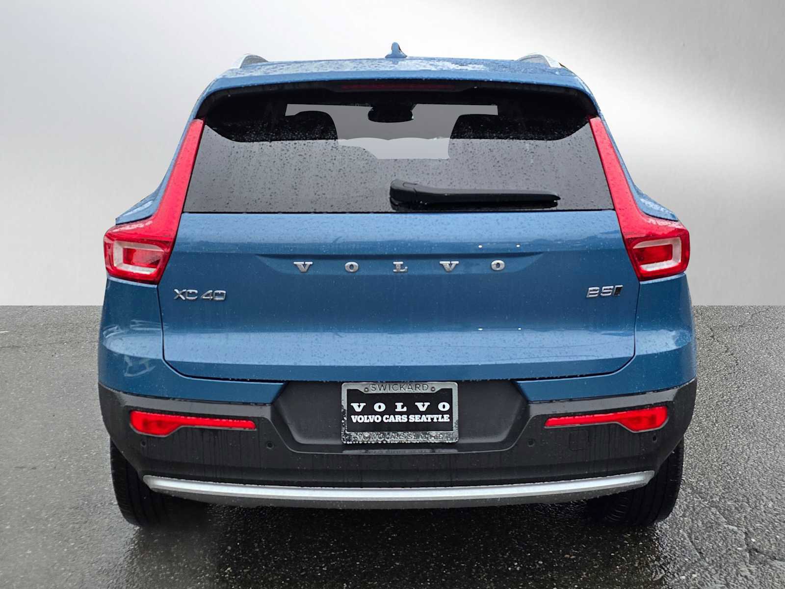 Certified 2025 Volvo XC40 B5 Plus image 4