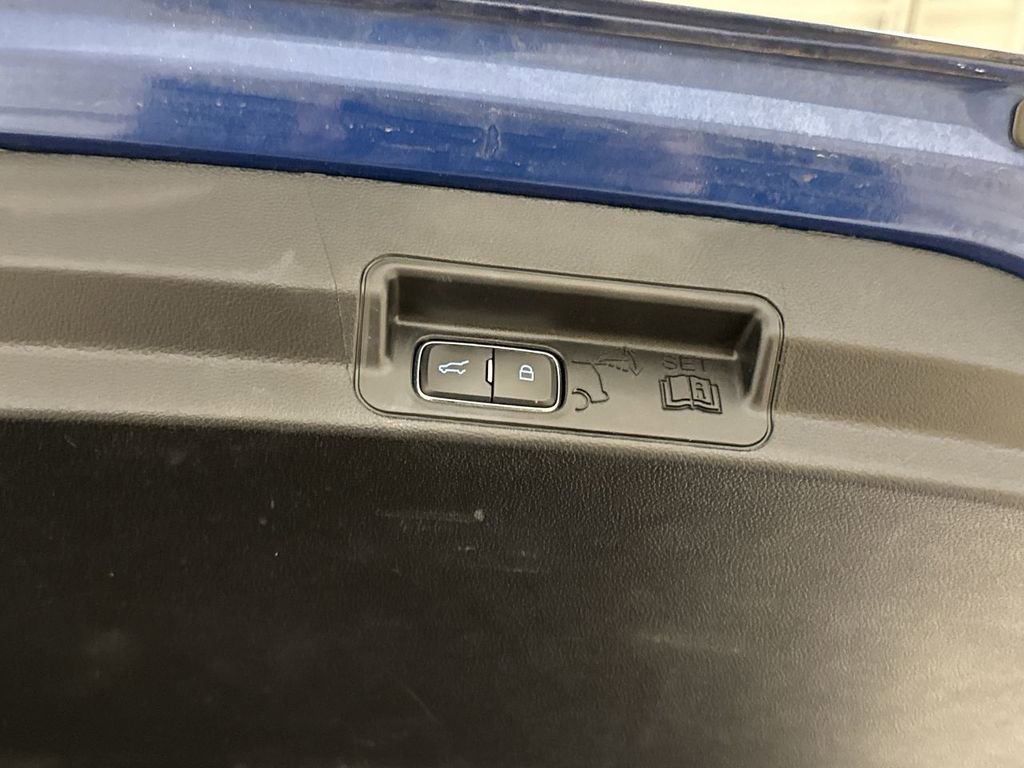 Used 2021 Ford Explorer Limited image 29