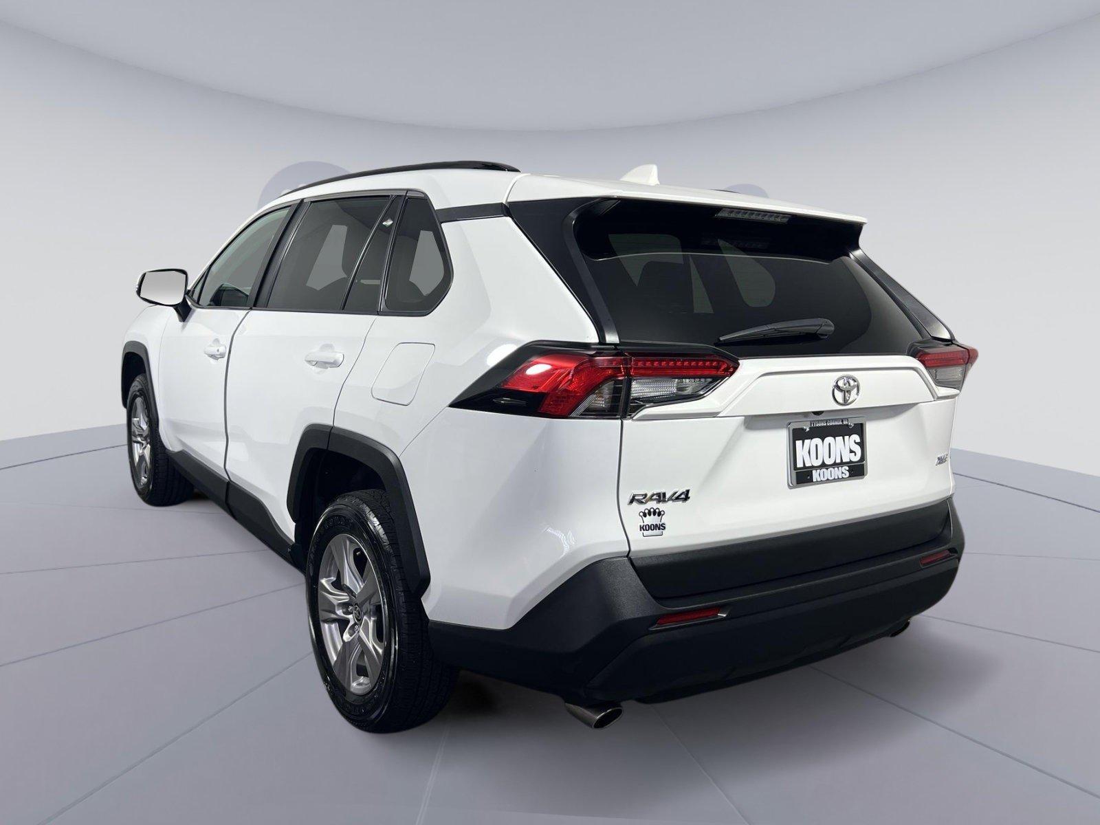 Used 2025 Toyota RAV4 XLE FWD image 8