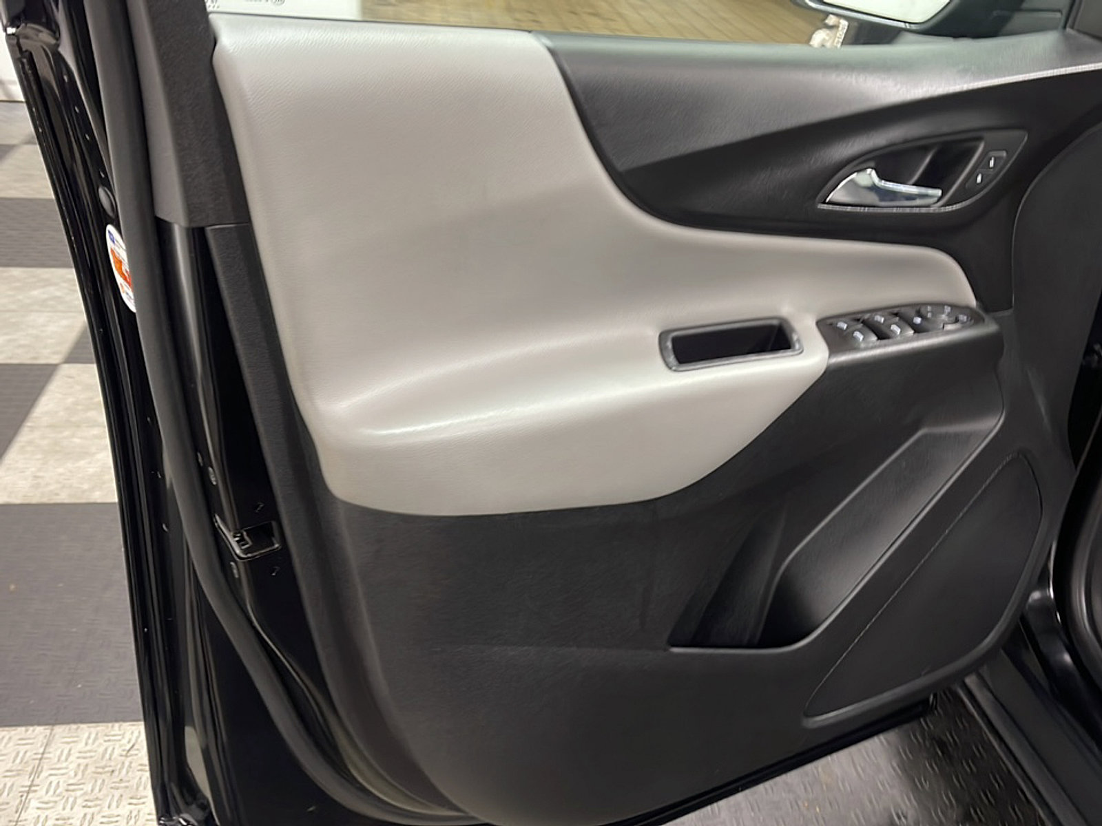 Used 2020 Chevrolet Equinox LS w/ LS Convenience Package FWD image 8