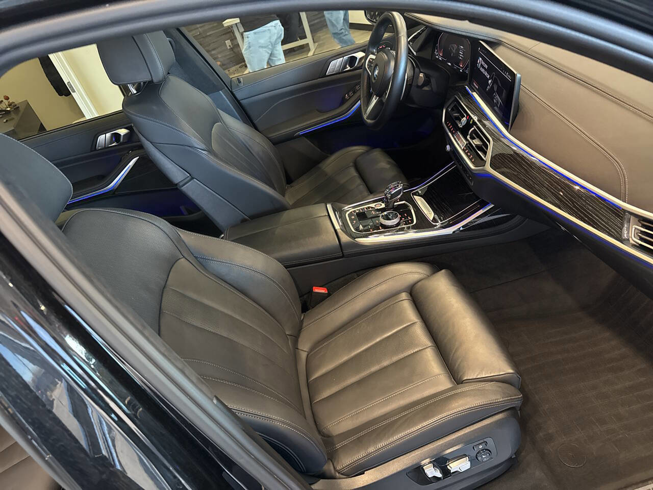 Used 2022 BMW X7 xDrive40i w/ M Sport Package image 18
