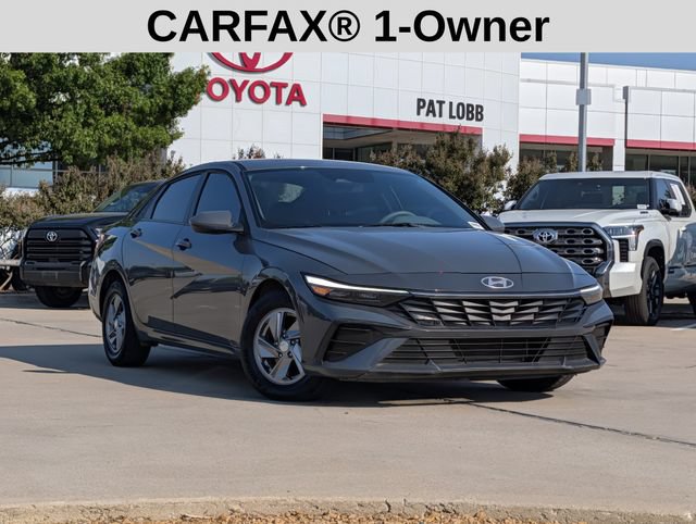 Used 2025 Hyundai Elantra SE FWD image 2