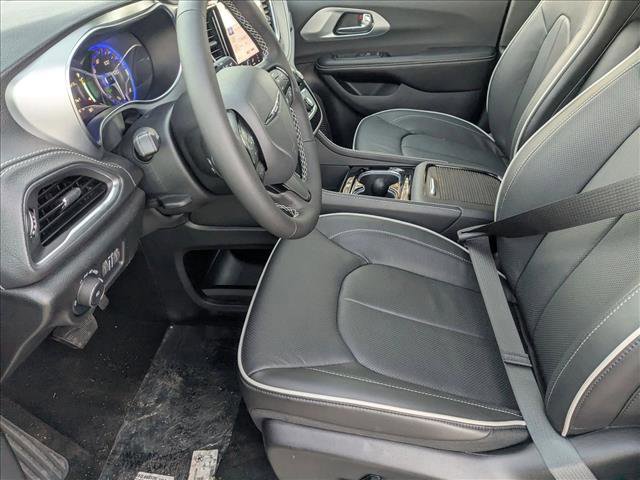 New 2026 Chrysler Pacifica Limited w/ S Appearance Package image 4