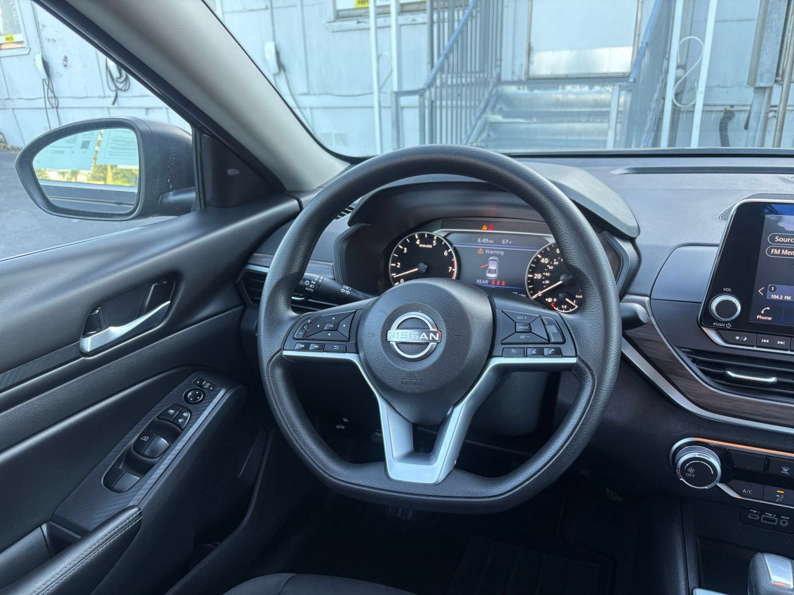 Used 2025 Nissan Altima 2.5 SV FWD image 34