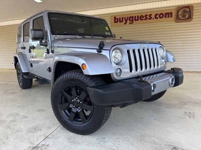 Used 2017 Jeep Wrangler Unlimited Sahara w/ Max Tow Package AWD/4WD image 2