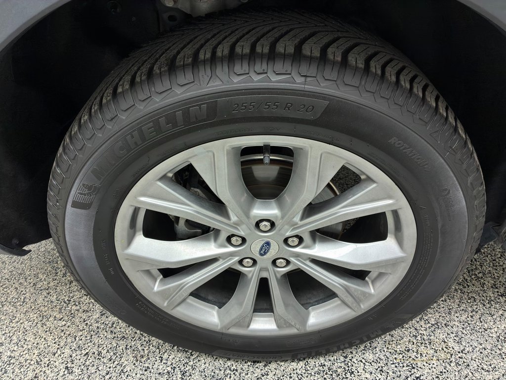 Used 2023 Ford Explorer Limited image 13