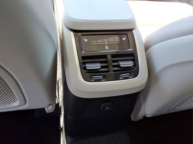 Used 2023 Volvo XC90 T8 Plus AWD/4WD image 19