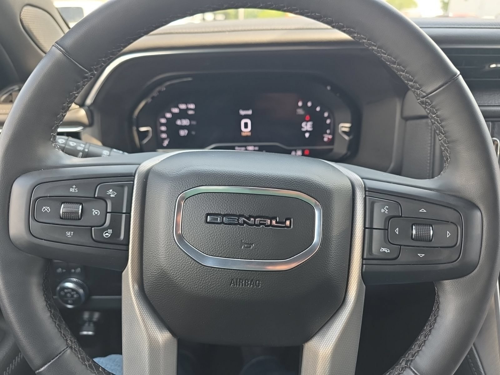 Used 2023 GMC Yukon Denali AWD/4WD image 19