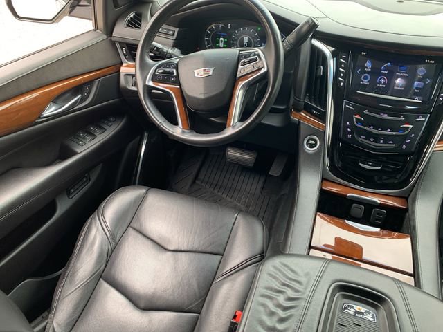Used 2017 Cadillac Escalade Luxury AWD/4WD image 24