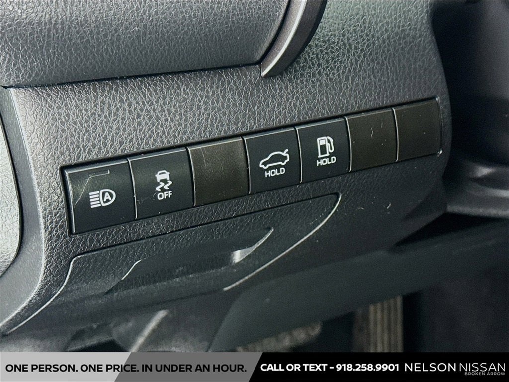 Used 2022 Toyota Camry XSE image 10