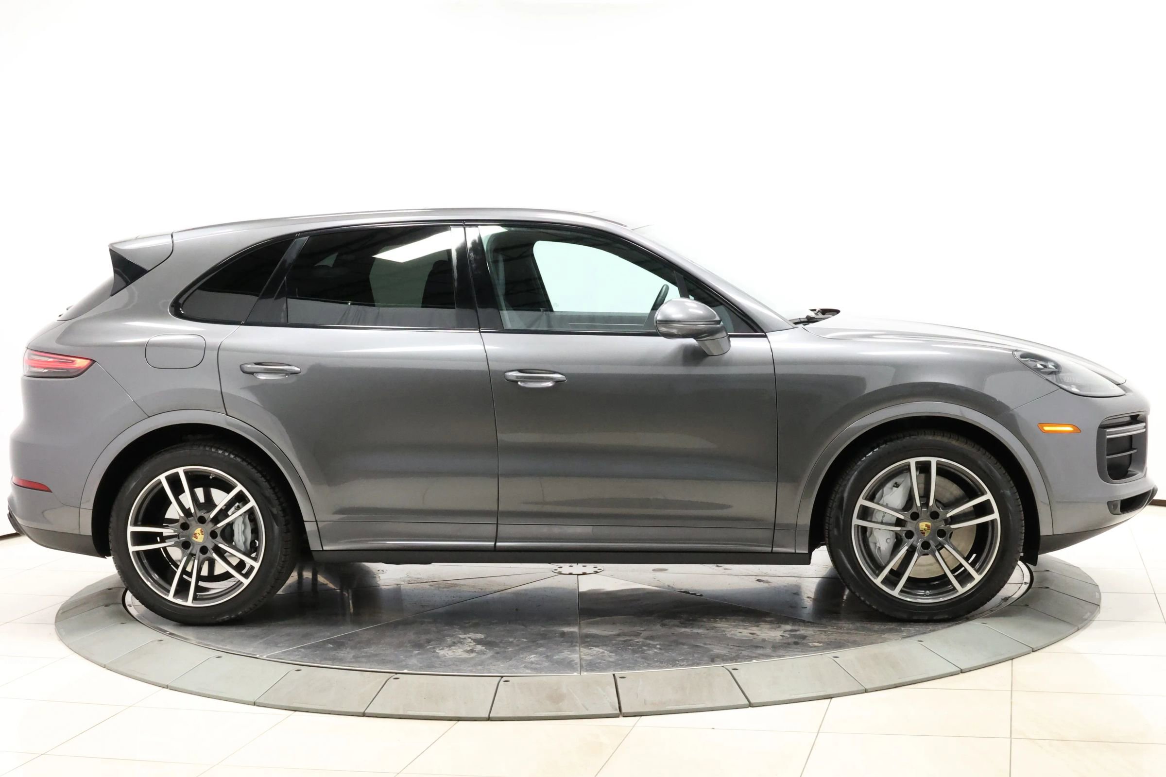 Used 2020 Porsche Cayenne Turbo image 60