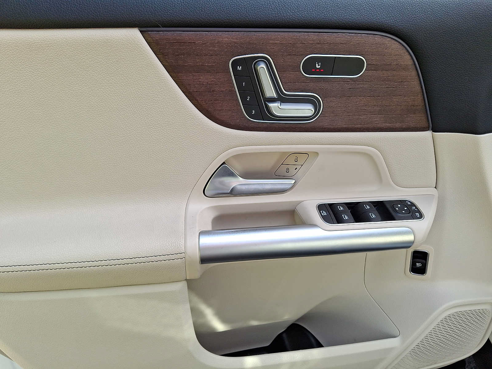 Certified 2023 Mercedes-Benz GLA 250 4MATIC image 9